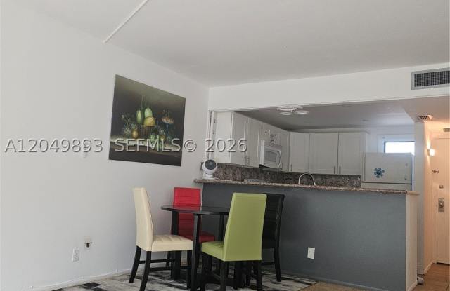 20400 W Country Club Dr Gallery 2