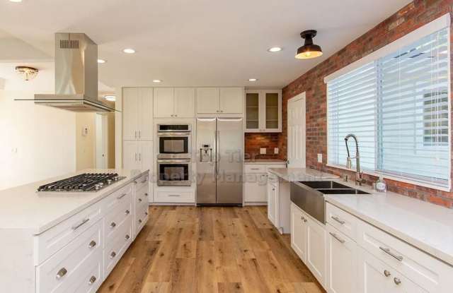 Single Family Home!! 3 beds, 2 baths- additional bonus room with kitchen and private entrance. photos photos