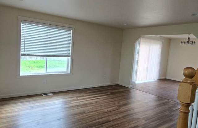 ***Coming Soon Mid November*** Recently Refinished Airway Heights 5 Bedroom Home Gallery 3
