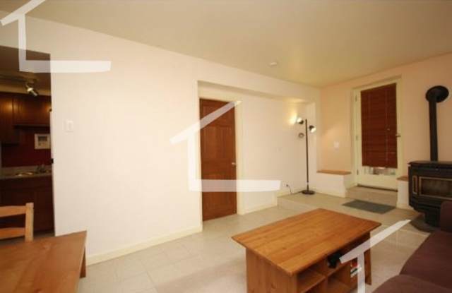 Charming 3 Bedroom- No Broker Fee Gallery 3