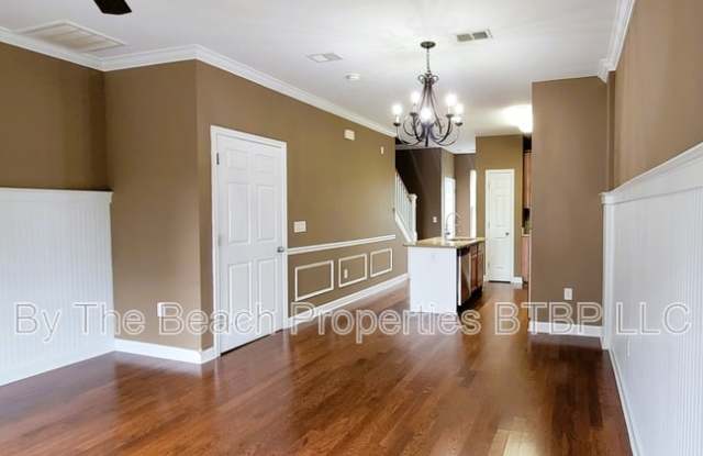 3578 SAINT JAMES AVENUE - UPSTAIRS Gallery 1