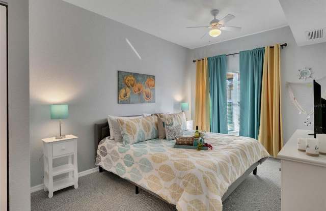 4561 YELLOWGOLD Road E Gallery 4
