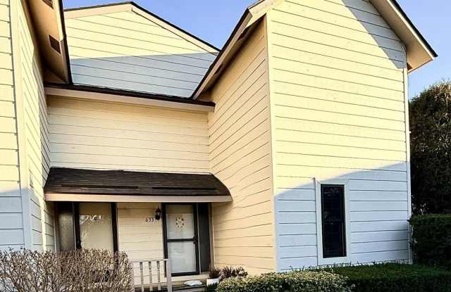 633 Chip Court - 633 Chip Court, Gurnee, IL 60031