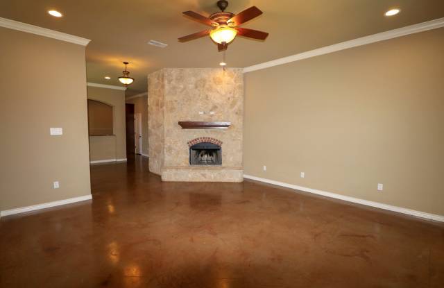 Available Now: 4 bedroom house Gallery 3