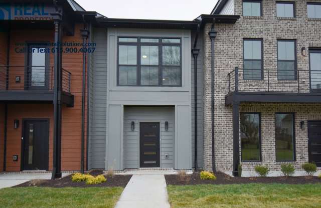 Luxury 2BR townhome in the heart of Murfreesboro- neighborhood pool, hi-speed internet included! photos photos
