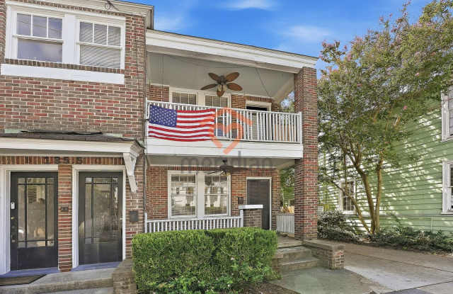 2 bedroom / 1 bath ~ Downtown Charleston Gallery 1