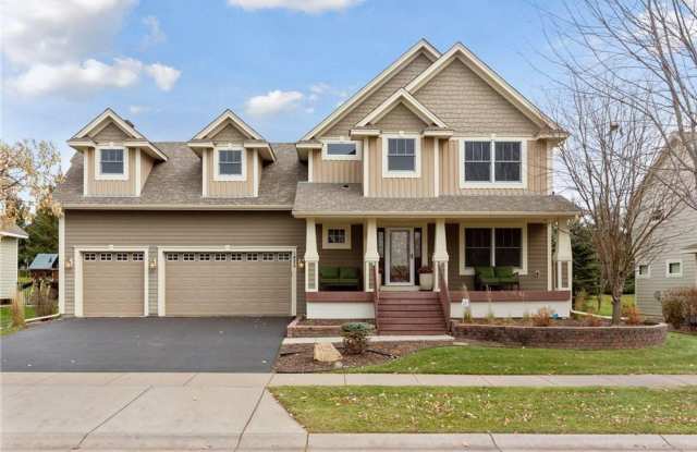 Woodbury, Stylish  Spacious Home Near Shops, Dining  Community Amenities! - 1425 Whistler Point Road, Woodbury, MN 55129