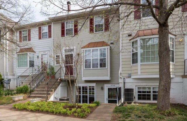 13738 AUTUMN VALE CT #16F - 13738 Autumn Vale Court, Chantilly, VA 20151