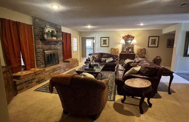 1800 OAKMONT STREET Gallery 4