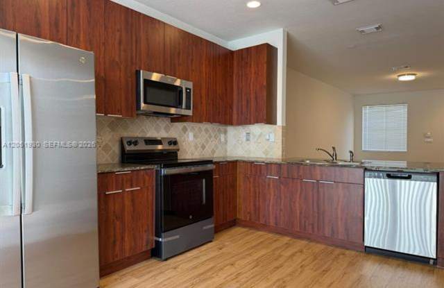 14958 SW 41st Ln th 14958, Miami, FL 33185 photos photos