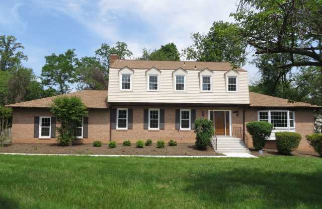 1302 Altamira Court Gallery 2