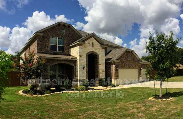 4BR/3.5BA | Single Family Home | 3-Car Garage Parking | Fenced backyard! Gallery 1