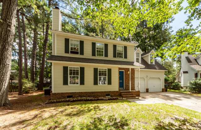 4 Bedroom, 2.5 Bathroom Home in Pine Forest - Summerville Gallery 3