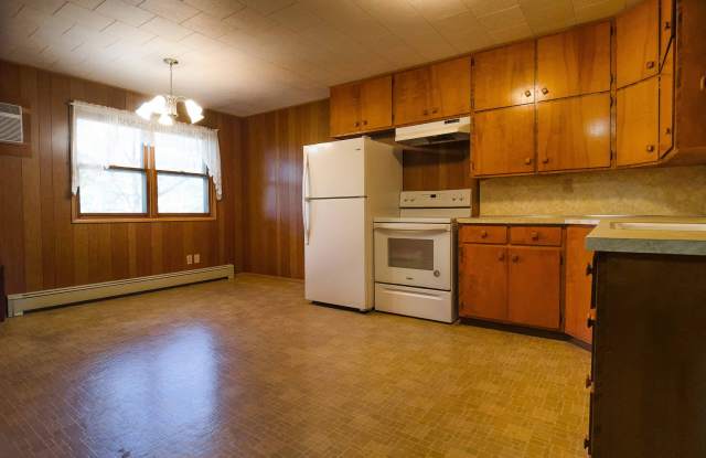 110 South 4th Avenue West - 2 photos photos