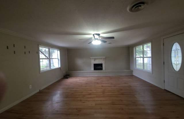 Spacious 2/2 available NOW Gallery 3