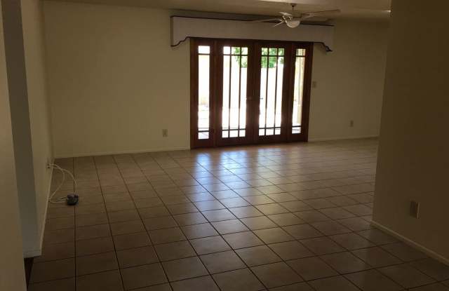 5727 W Crocus Drive Gallery 3