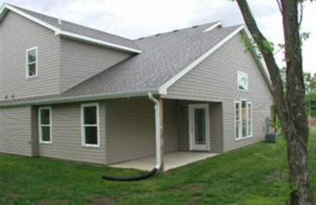 Spacious 3 Bedroom 2 Bathroom Duplex!  No Dogs, No Cats Please. Gallery 4
