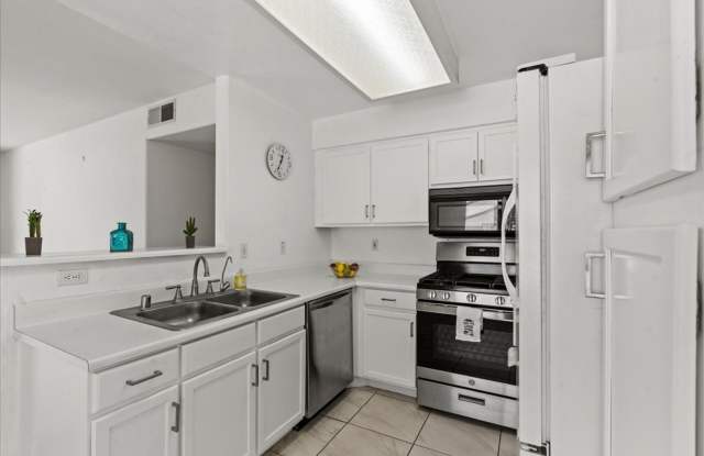 Bright, Modern 2 Bedroom Upstairs Condo, Community Pool, Gated, Covered Parking photos photos Bright, Modern 2 Bedroom Upstairs Condo, Community Pool, Gated, Covered Parking photos photos