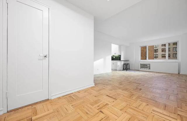 30 W 60th St # 101 Gallery 2