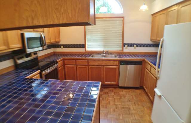 1446 NE Rygg Ct Gallery 4