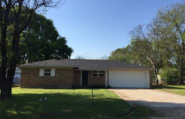 709 E Main Street - 709 East Main Street, Pilot Point, TX 76258