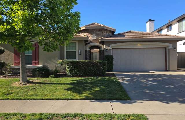 Very nice 4-bedroom, 3-bath home in a great location! photos photos