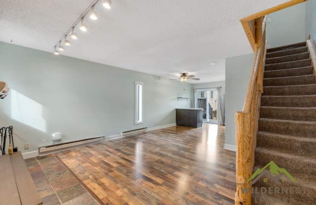 Pet Friendly Updated End Unit with Washer/Dryer Gallery 3