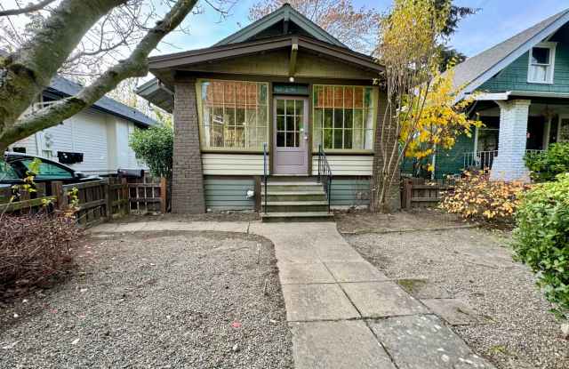 Wallingford House - 4515 Densmore Avenue North, Seattle, WA 98103