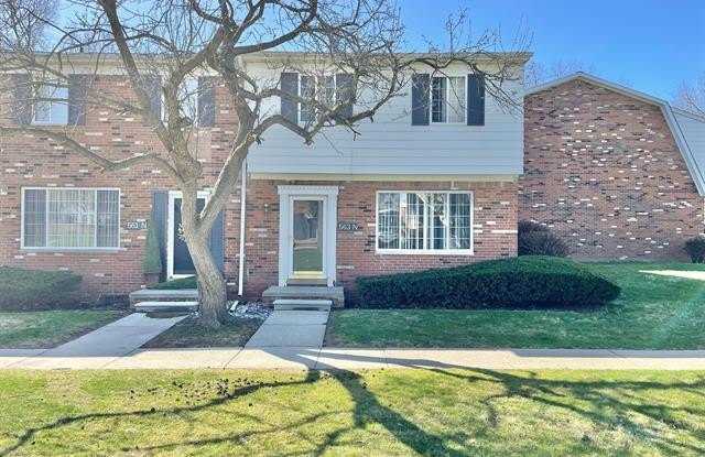 563 FOX HILLS Drive N - 563 Fox Hills Drive South, Oakland County, MI 48304