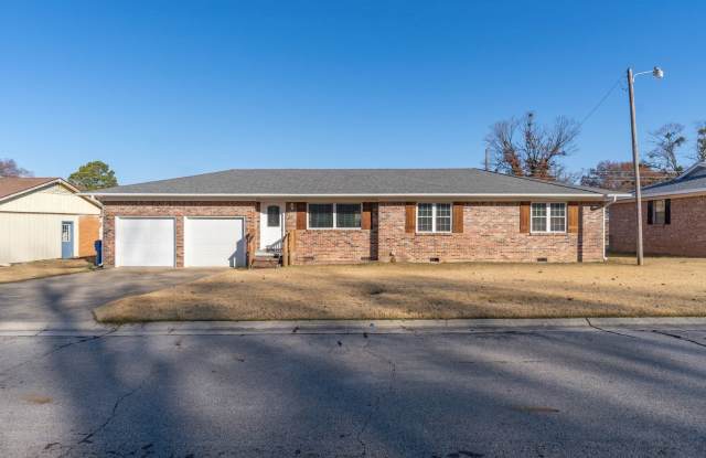 Gorgeous 3 Bedroom 2 Bathroom Home in Fort Smith - 1511 Houston Street, Fort Smith, AR 72901