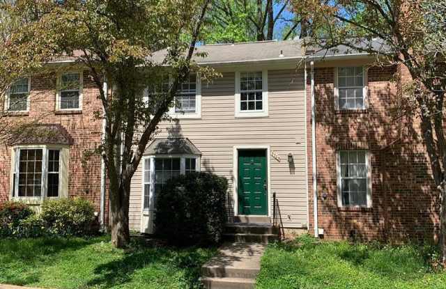 5703 WALNUT WOOD LANE - 5703 Walnut Wood Lane, Burke Centre, VA 22015