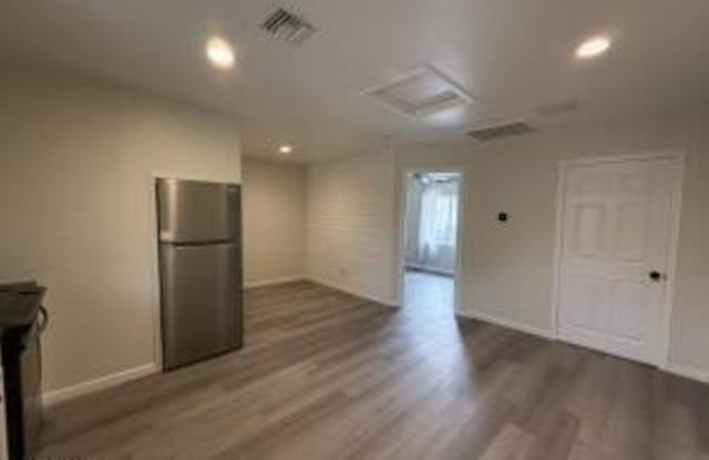 3822 W YUCCA Street Gallery 3