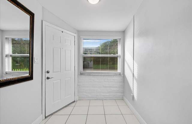 205 Palm Street Gallery 2