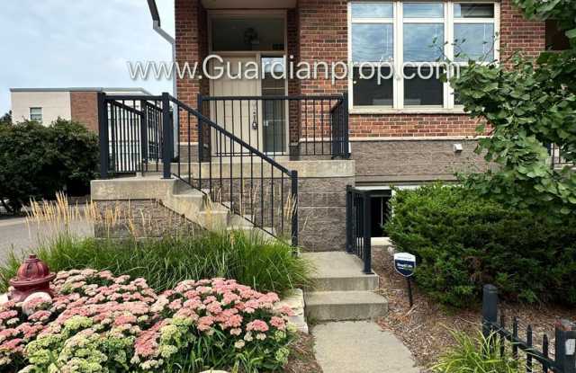 Northeast Minneapolis Town Home, Patio/Deck, Full Office, Gas Fireplace, One Car Garage photos photos