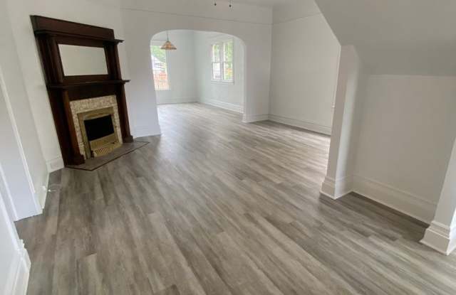 5 Bed 2 Bath House Available JUNE 2027! Gallery 4