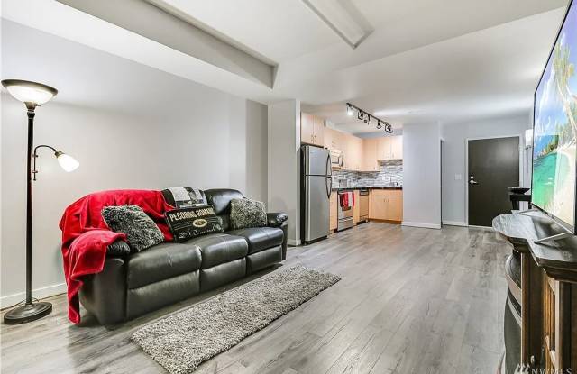 Welcome home to Capitol Hill - Close to all Seattle Offers secured Garage Parking Included Gallery 4