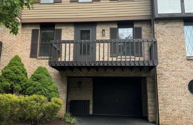 2712 BINGHAM - 2712 Bingham Drive, Upper St. Clair, PA 15241