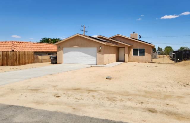 3 bedroom 2 bathroom close to shops and public transportation Gallery 3