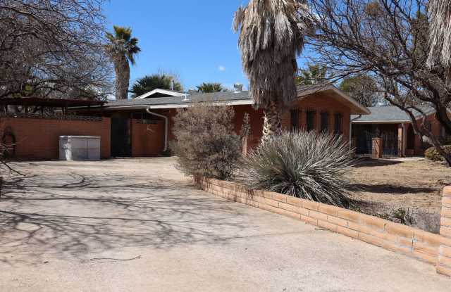 5 bedroom - 1810 Town and Country Drive, Sierra Vista, AZ 85635