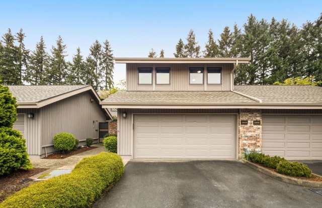 4Bd/3Ba Bellevue Townhome Gallery 1