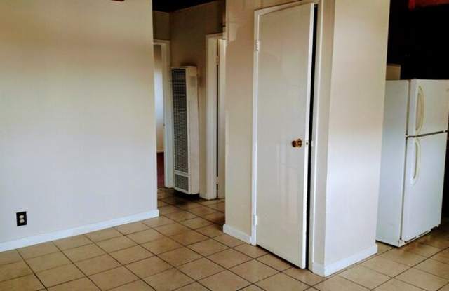 3823 Waller Avenue Gallery 3
