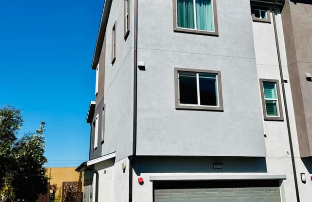 Gorgeous Three Bedroom Townhome For Rent in Gardena! - 1073 Sage Lane, Gardena, CA 90247