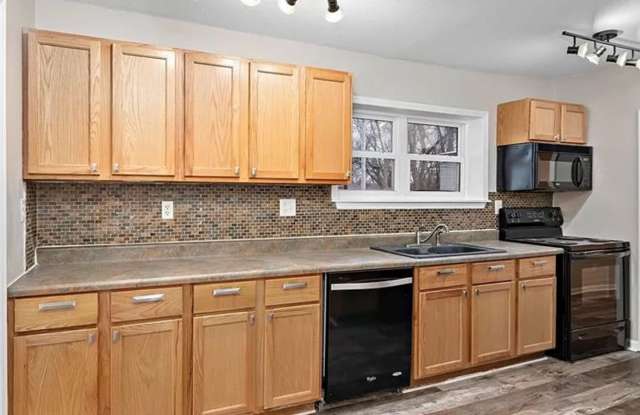 3 Bedroom With Office And Fenced Yard photos photos