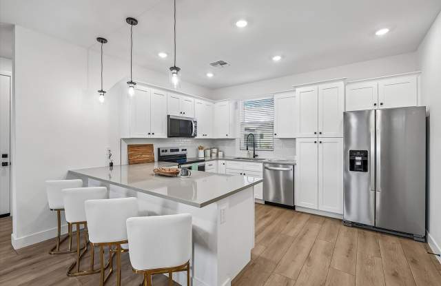 Rev3 at Avondale Station Townhomes for Rent Gallery 3