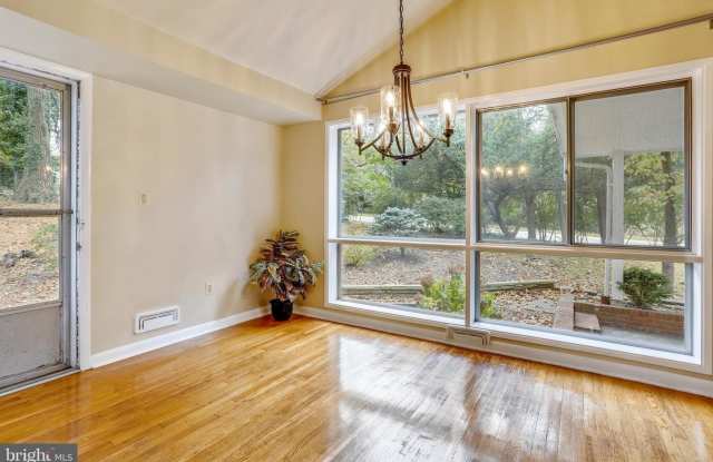 6048 ROSSMORE DR Gallery 4