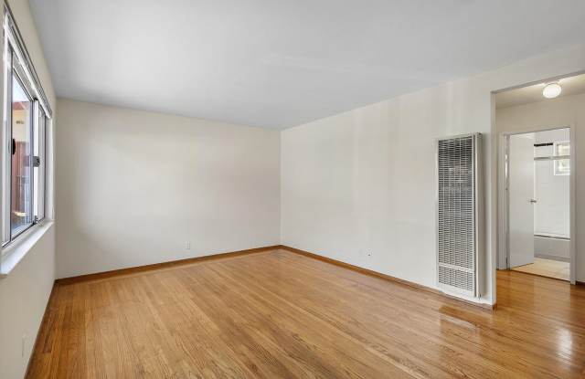 2911 Deakin St #3 - 2 bedroom | 1 bath Gallery 4