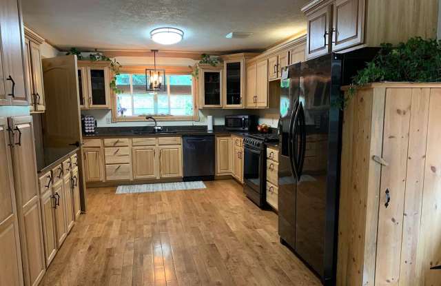 3 bed, 2 bath house located in Kellogg, Idaho Gallery 1