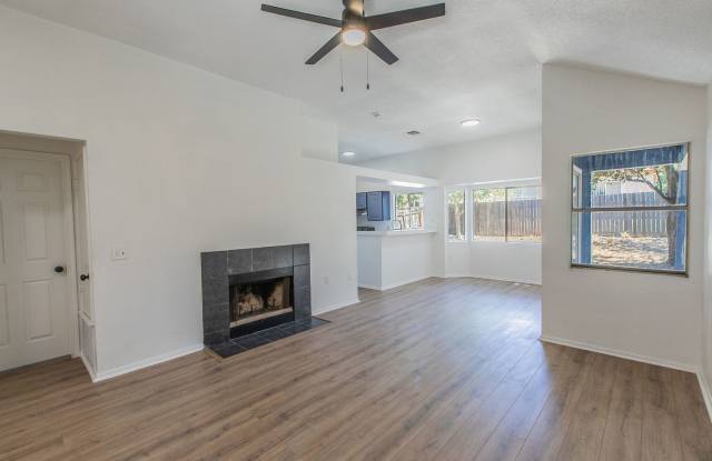 4 Bed / 2 Bath Home - Northeast San Antonio Gallery 4