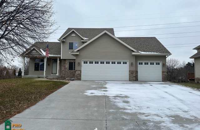 9712 Almond Ave N - 9712 Almond Avenue North, Brooklyn Park, MN 55443