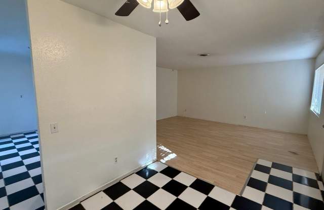 3 Bed 2 Bath House with Solar! Gallery 4